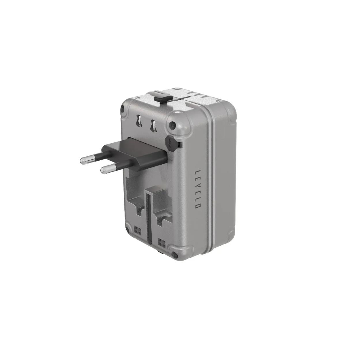 Levelo Roamiversal 2400W Travel Adapter
