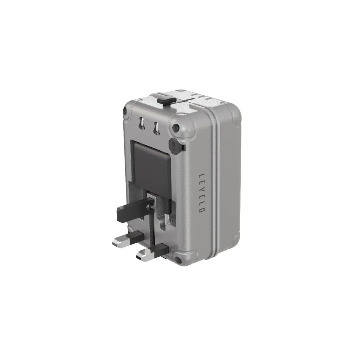 Levelo Roamiversal 2400W Travel Adapter